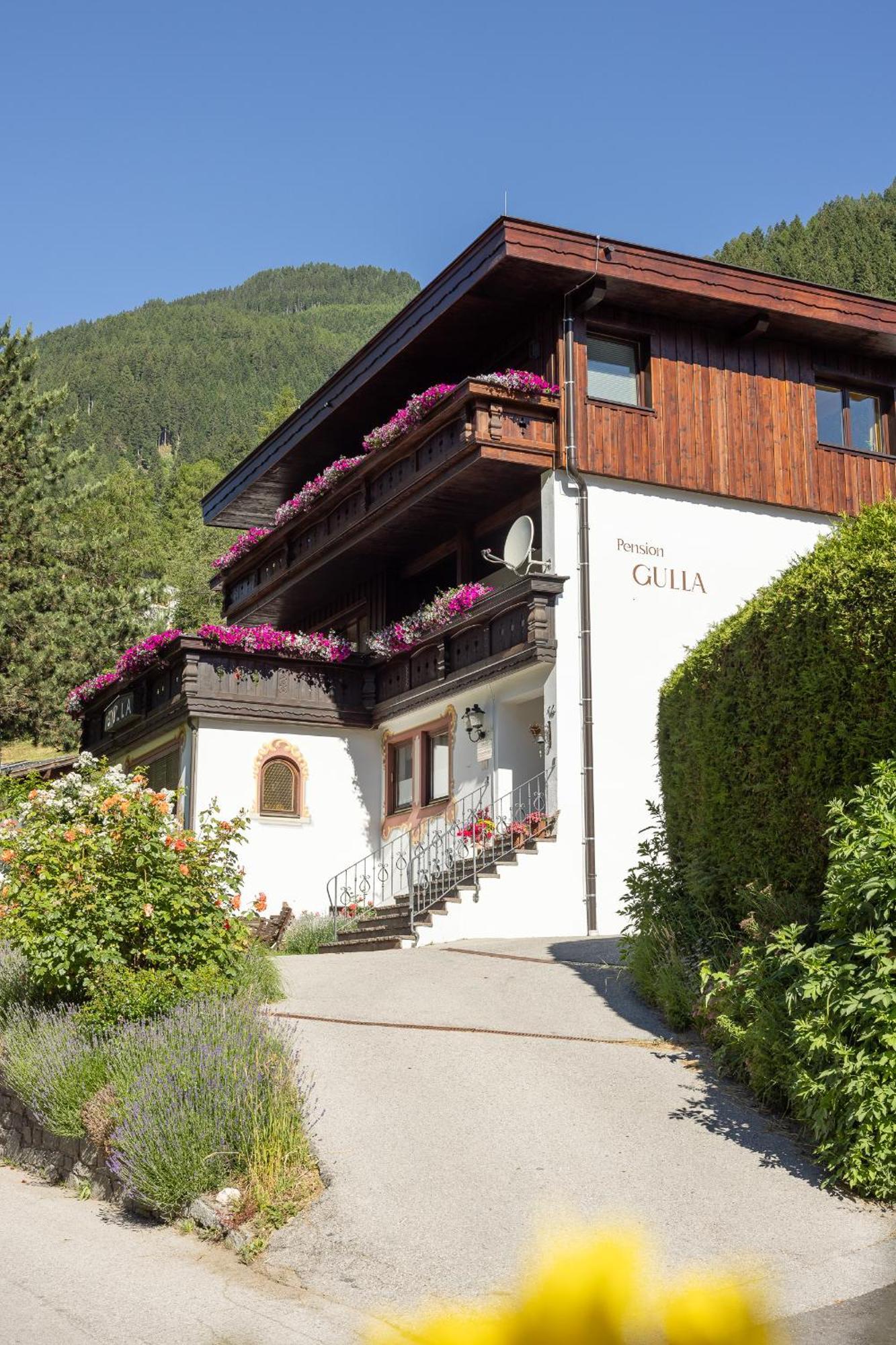 Pension Gulla - Ferienhaus Appartements B&B Нойштифт-им-Штубайталь Экстерьер фото