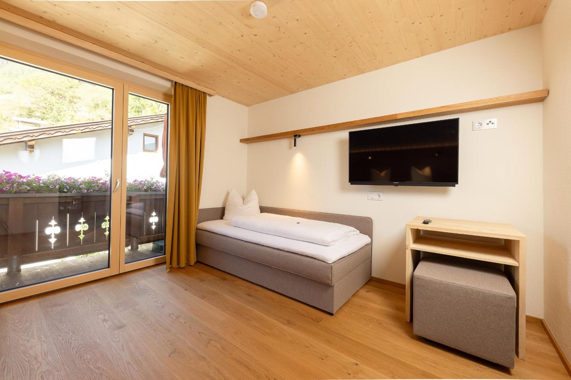 Pension Gulla - Ferienhaus Appartements B&B Нойштифт-им-Штубайталь Экстерьер фото